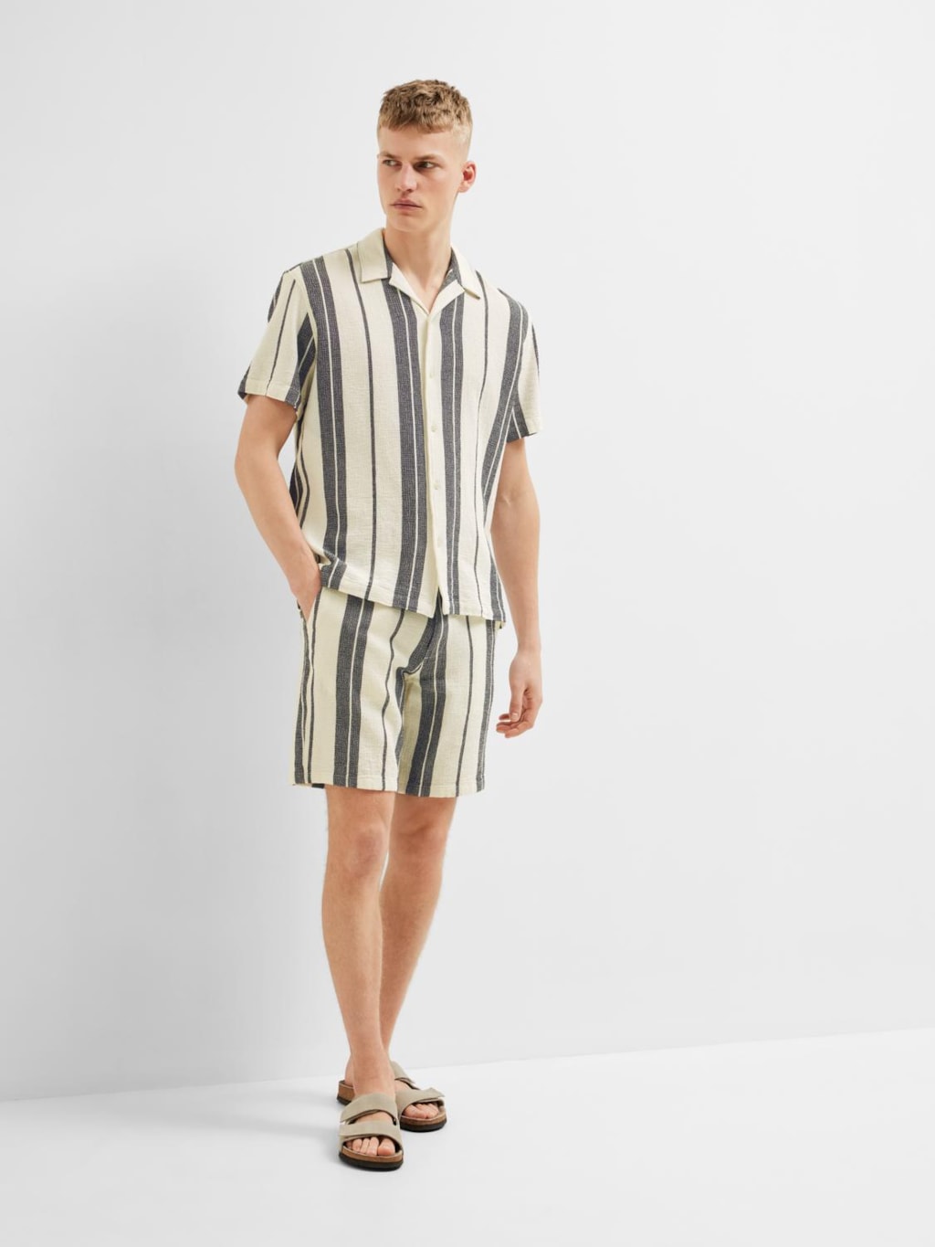 Regular West Shorts Camp