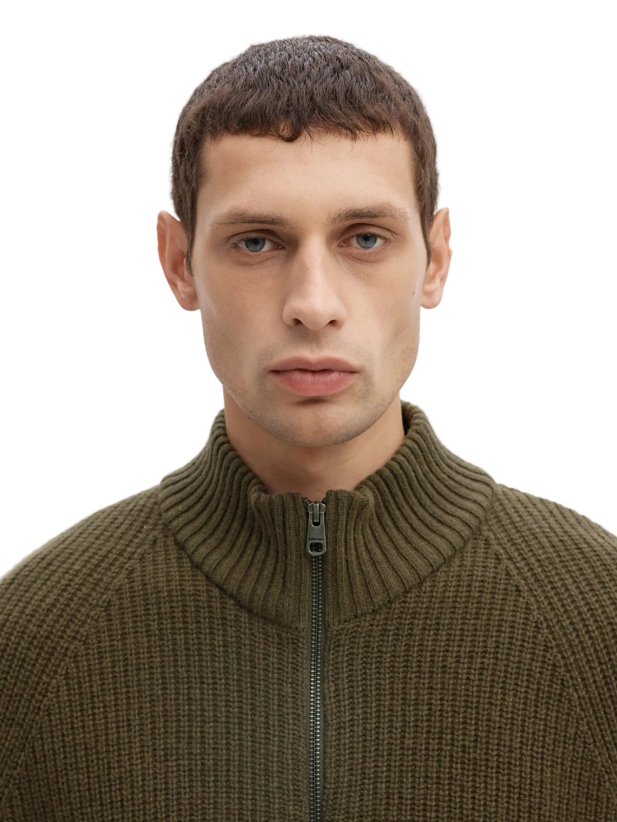 Cardigan zippé Cody LS Knit Selected en Kalamata, détail de la maille et du col