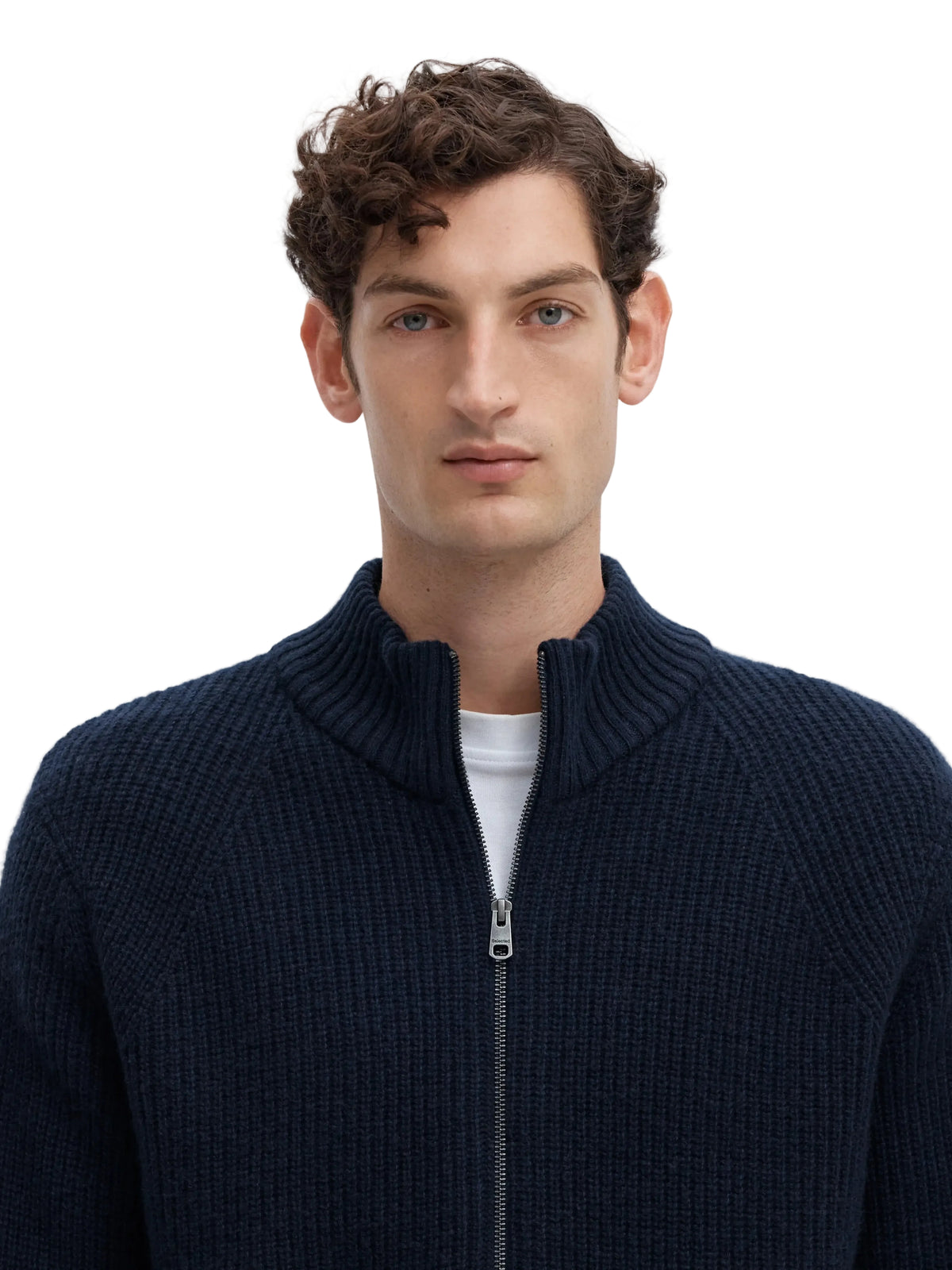 Cardigan zippé Cody LS Knit Selected en Sky Captain, détail de la maille et du col