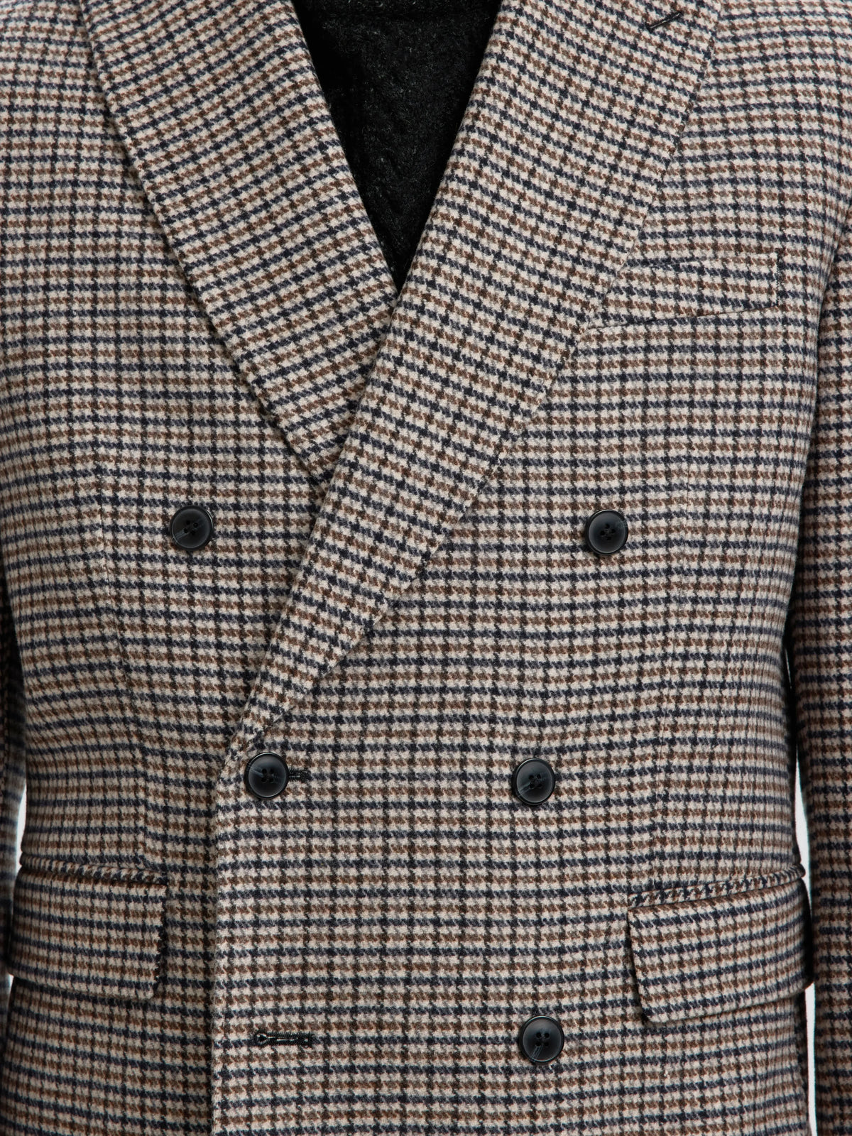 Détail du tissu et des revers pointus du blazer Morris Wool Blend gris chiné