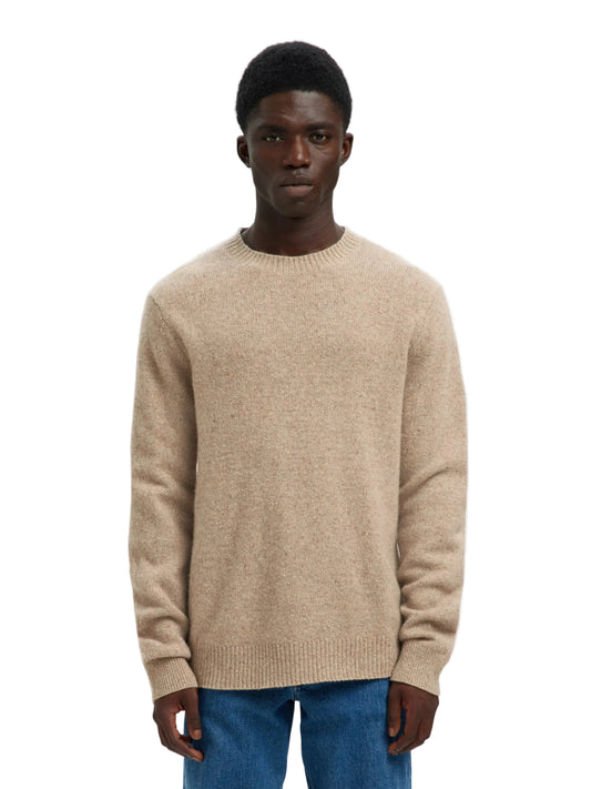 Pull Neil Selected en laine, coloris Oatmeal Neps, vue de face portée